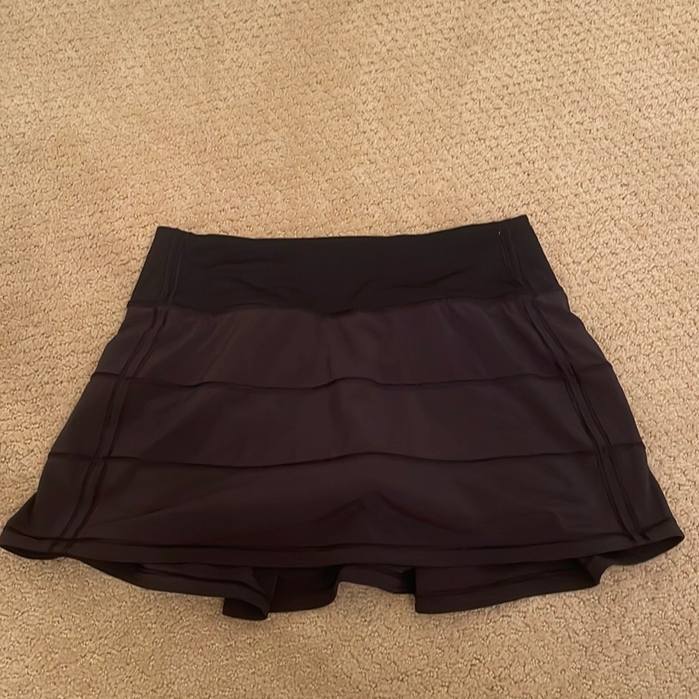 black lululemon skirt